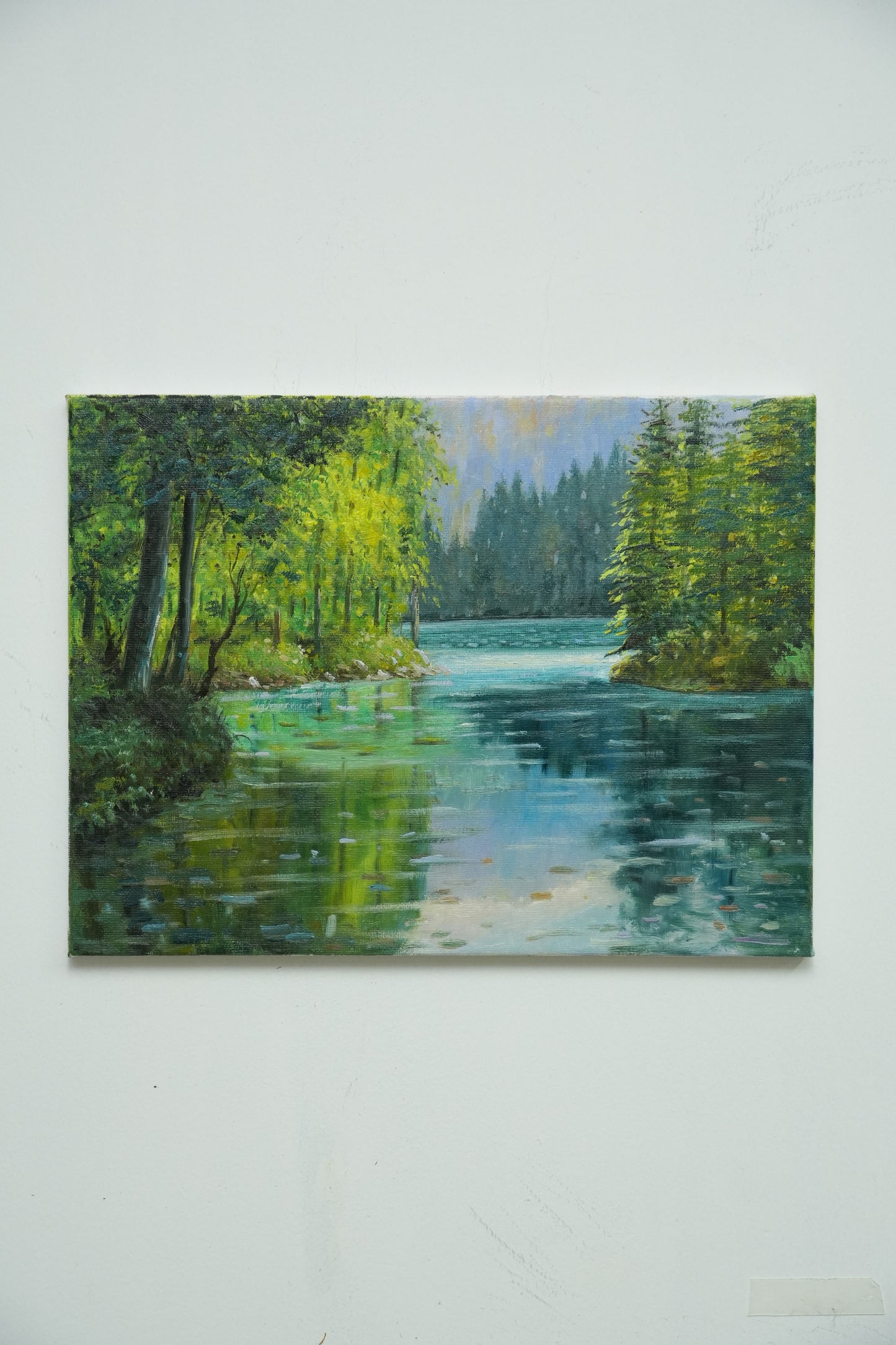 Tranquil Reflections – Verdant Mirror Lake