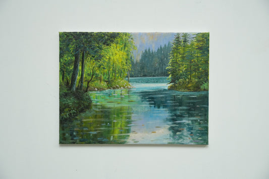 Tranquil Reflections – Verdant Mirror Lake
